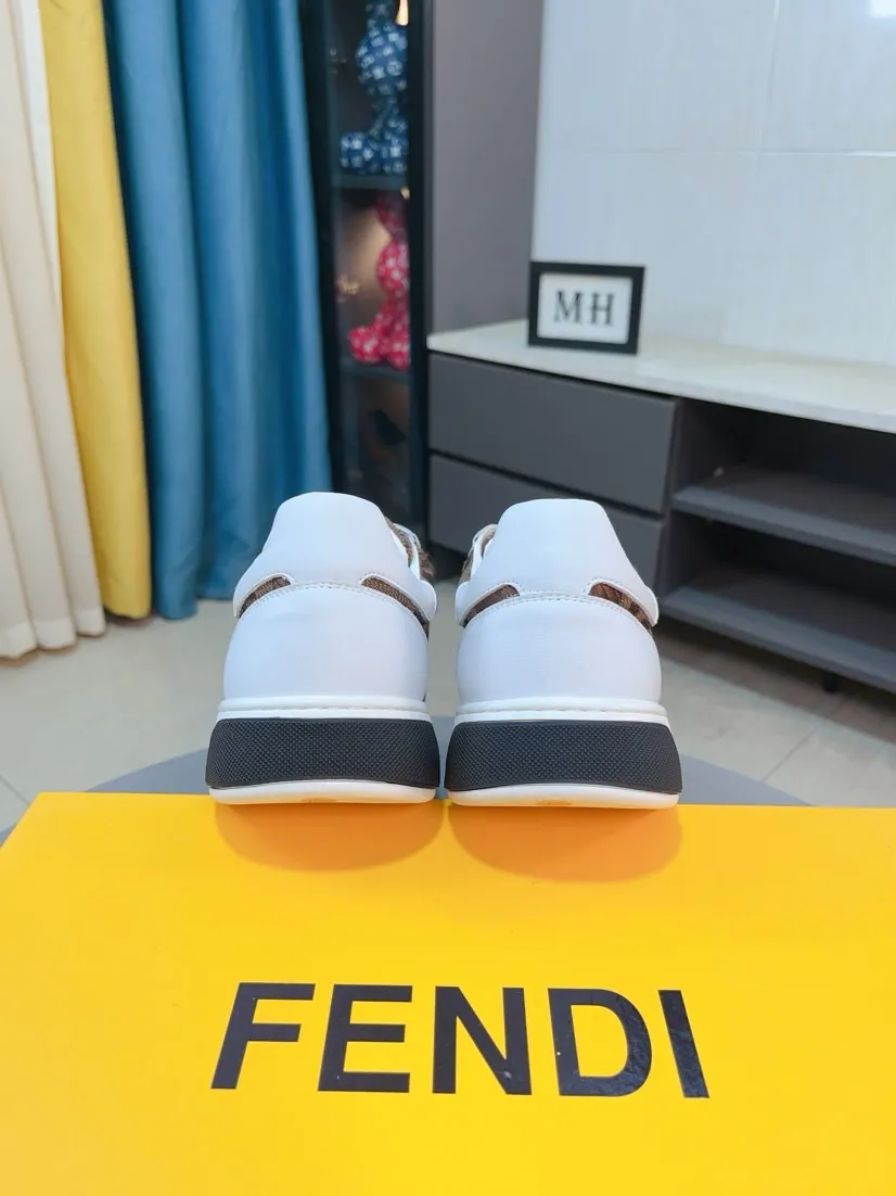 Men's Men's Shoes💰420🌹🌹[fendi] Fendi's classic and comfortable men's, this complex sneaker is made of soft calfskin➕genuine leather lining➕original ultra-light rubber material with rough outsole. This unique and light style is suitable for the casual and refined sensibility of this season. It is comfortable and natural on the feet. It is an everyday style for casual travel in autumn and winter! 38/44